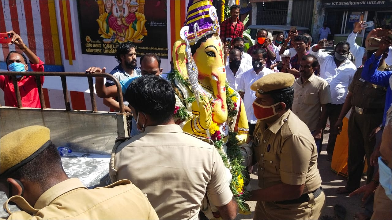 tenkasi police seized hindu munnani member's ganesh idols