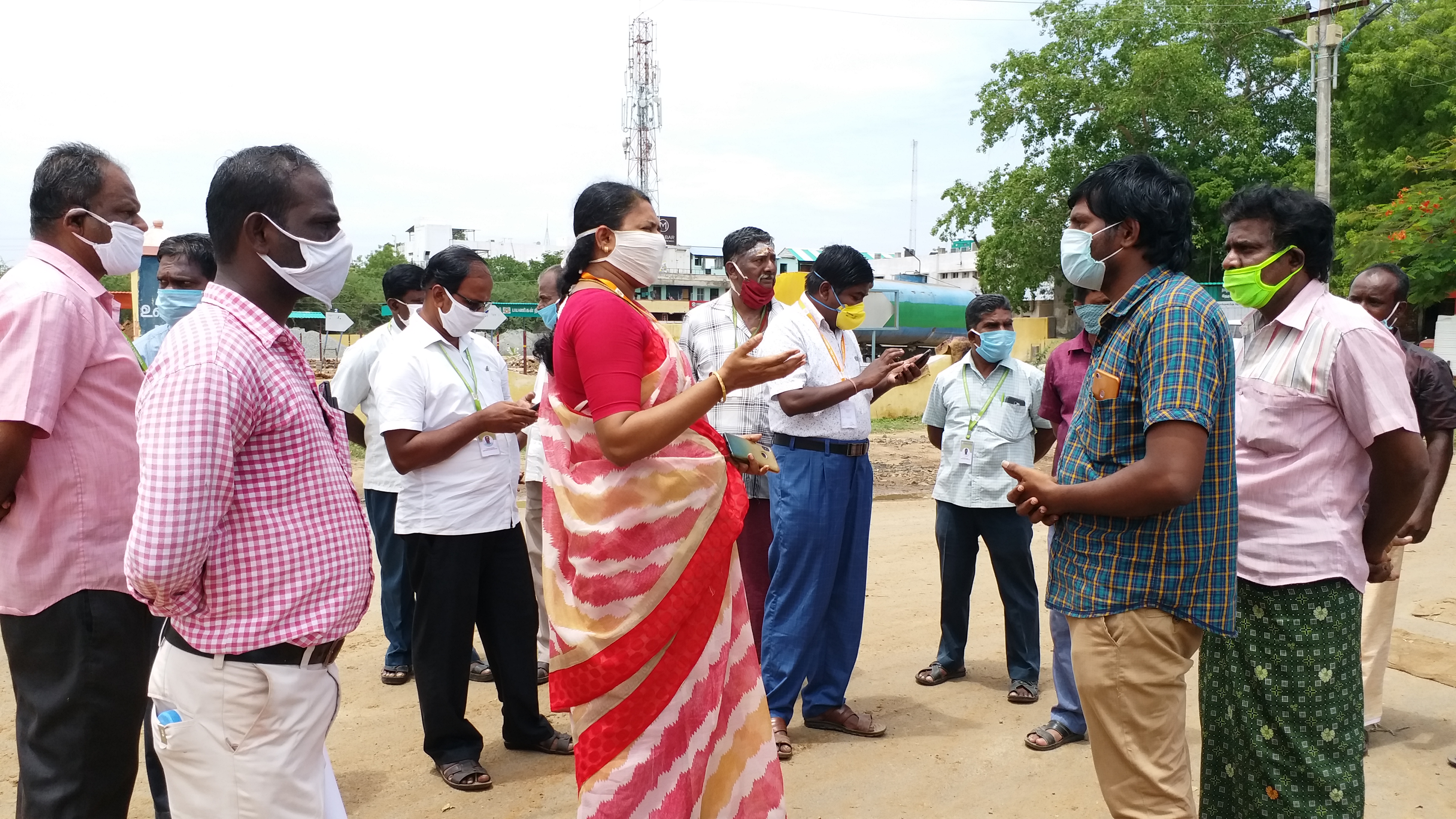 கராட்சி அலுவலர்கள் பேச்சுவார்த்தை