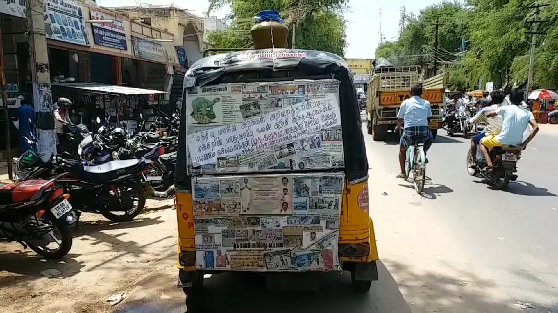 theni auto driver making passengers to wear mask, wash hands in auto