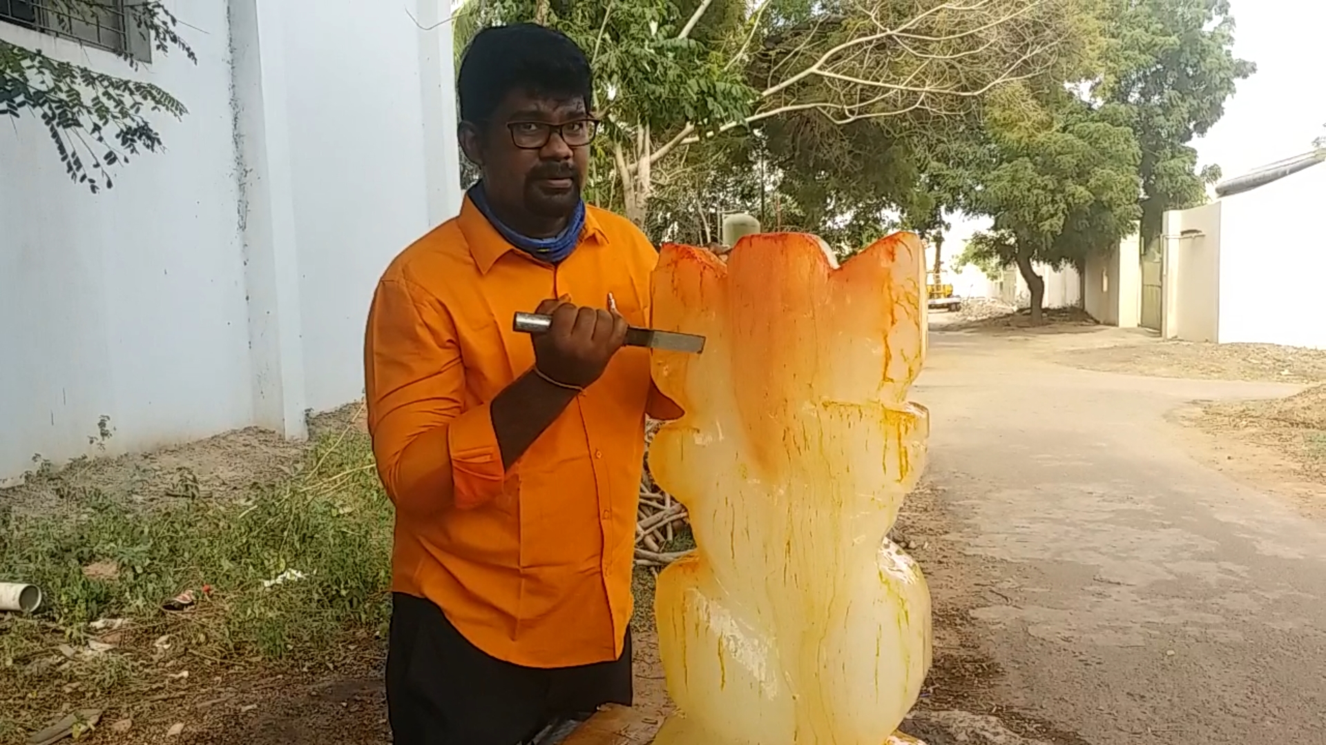 ஐஸ்கட்டி விநாயகர் சிலை  ice ganapathi idol  theni ice ganapathi idol  theni district news  தேனி மாவட்டச் செய்திகள்