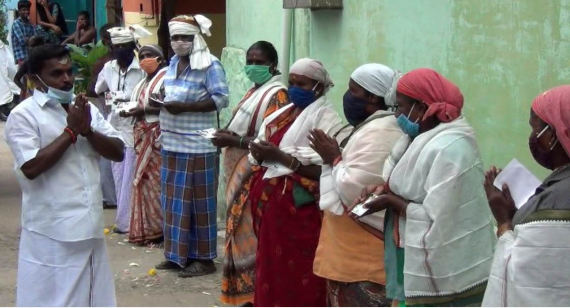 தூய்மைப் பணியாளர்களுக்கு நன்றி தெரிக்கும் ஊராட்சி ஒன்றியத் தலைவர்