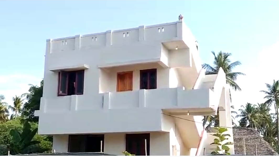 mother daughter hanging in pattukottai tanjavur