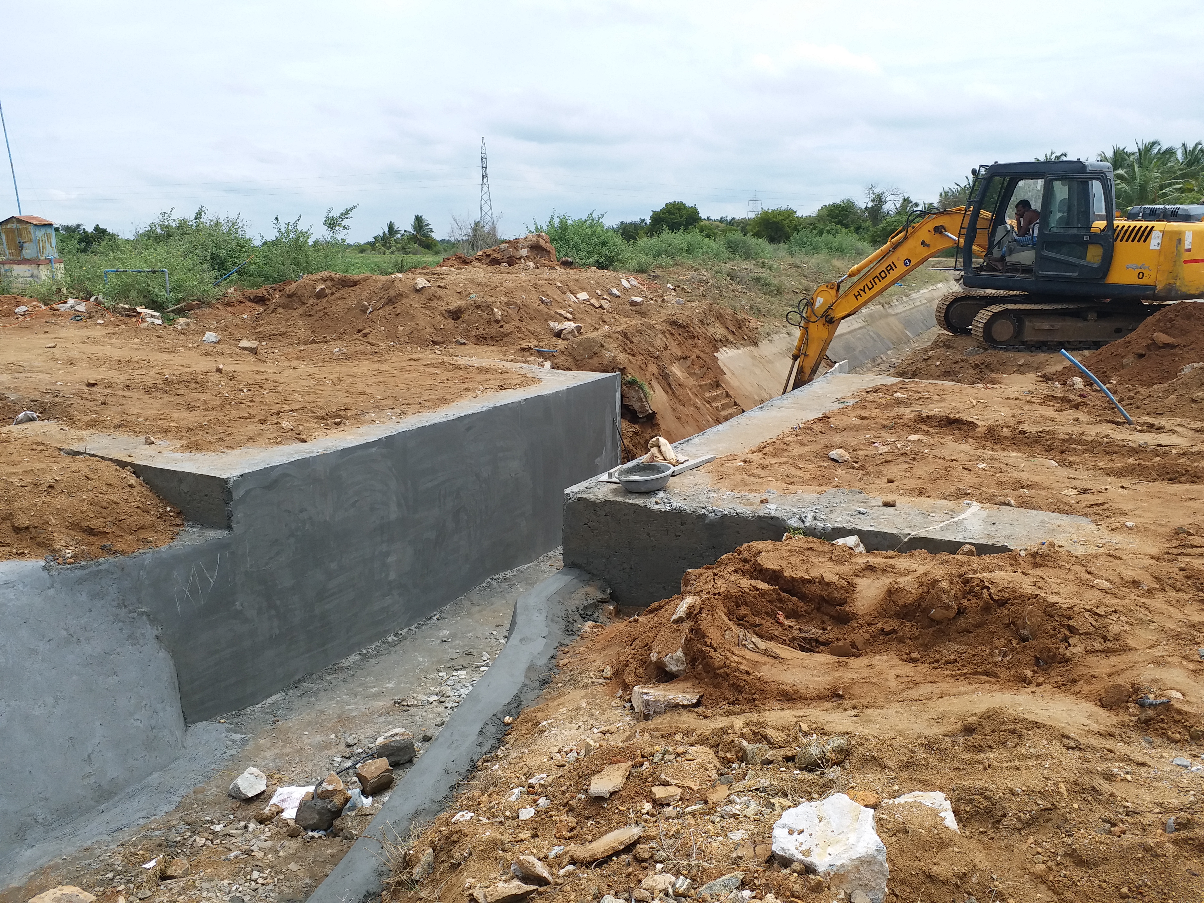 tirupur Farmers couldn't receive water because of the bridge works underway