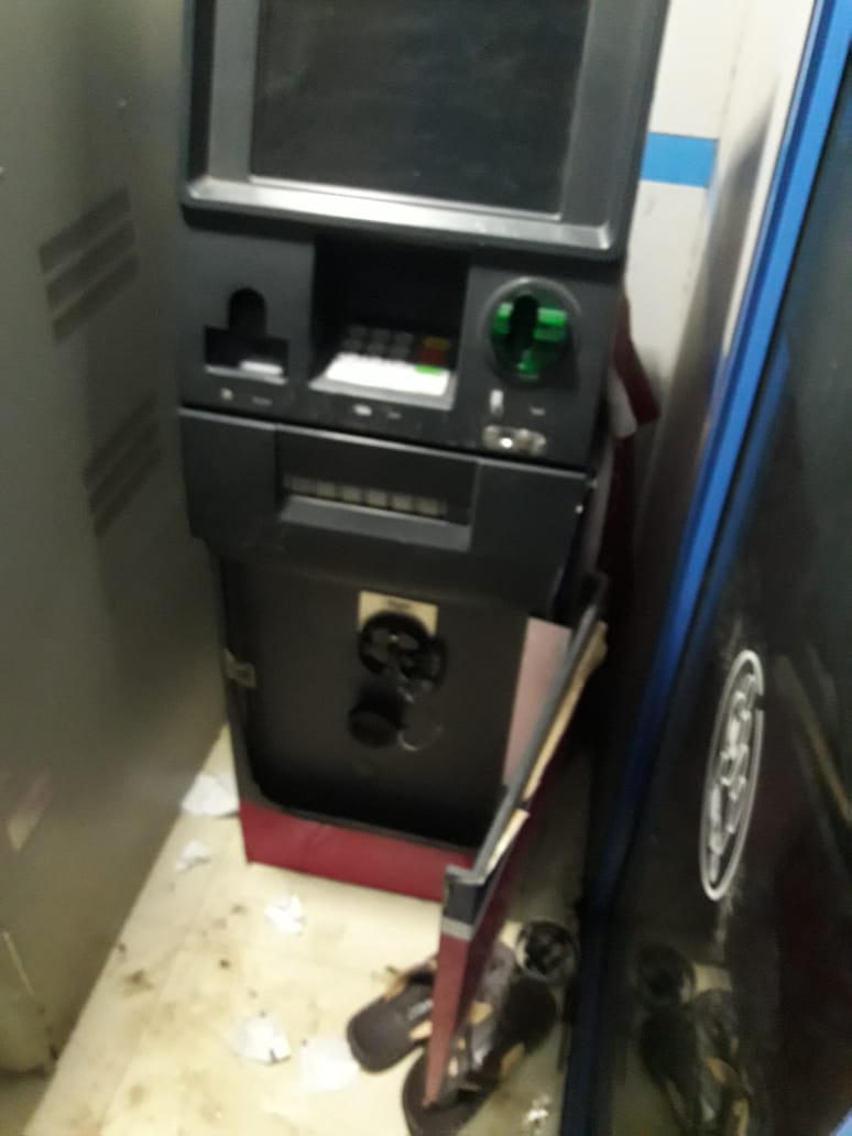 Woman cheats on another to collect money from ATM