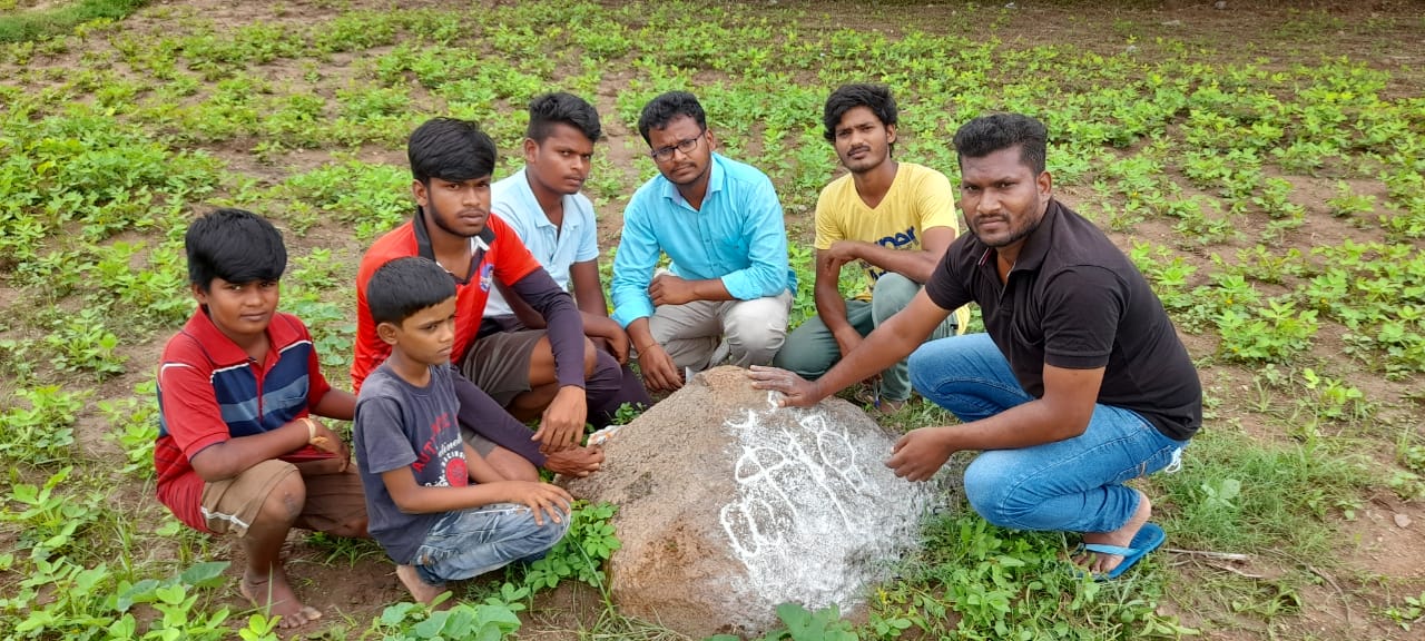 திருப்பத்தூர் அருகே நிலக்கொடைக் குறியீடுகள் அடங்கிய 16ஆம் நூற்றாண்டு கல்வெட்டு கண்டெடுப்பு