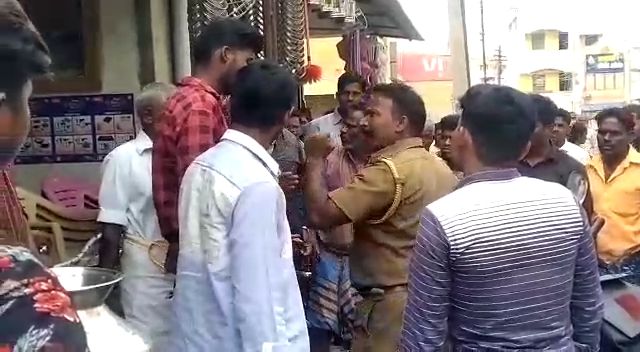 viral video, viral in thirupathur, police SI and a motorist attack, police attack, thirupathur crime, crime in thirupathur, police attacked public, திருப்பத்தூர் குற்ற செய்திகள், காவல் உதவி ஆய்வாளர் தாக்குதல், ஆலங்காயம் சிறப்பு காவல் உதவி ஆய்வாளர் உமாபதி, காவலூர் மணிகண்டன், வைரல் வீடியோ, திருப்பத்தூர்