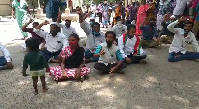 vellore-sdpi-holds-dharna-for a born baby died because of govt hospital hygiene facility