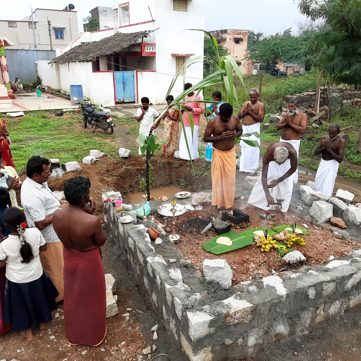 case against actor vimal for demolished temple near manapparai