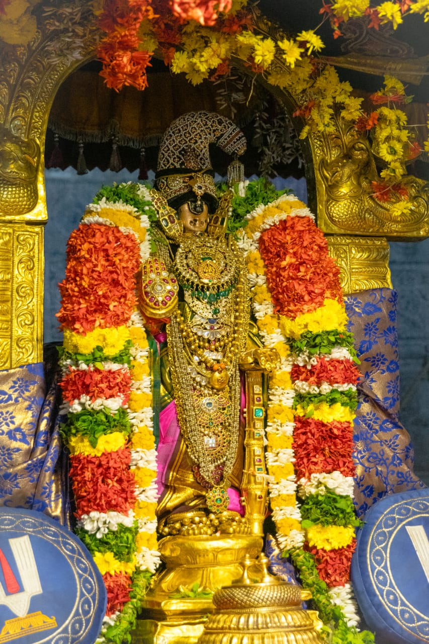 முத்து சாய் கொண்டை அலங்காரத்தில் எழுந்தருளிய நம்பெருமான்