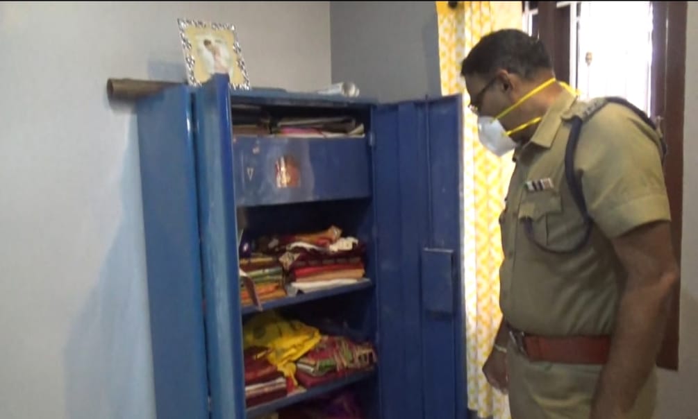 thoothukudi in a house burglars had stolen 35 sovereign gold