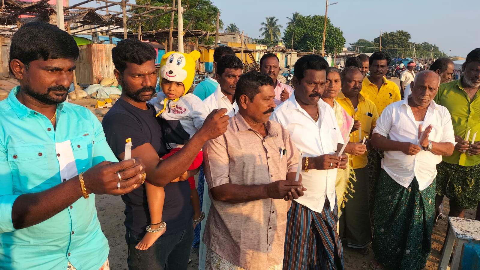 17th Tsunami Memorial Day, Thoothukudi people remembering 17th Tsunami Memorial Day, 17ஆம் ஆண்டு சுனாமி நினைவு தினம், சுனாமி நினைவு தினத்தை அனுசரித்த தூத்துக்குடி மக்கள்