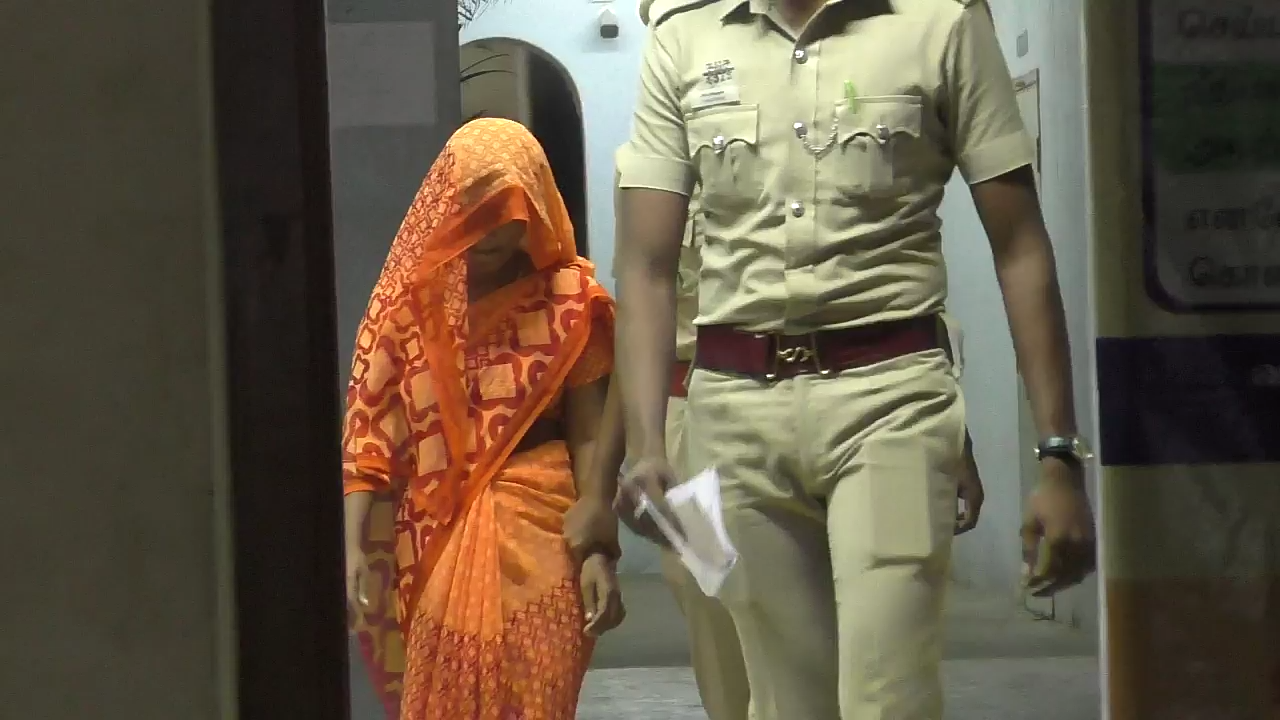 tuticorin court judgement  Mother sentenced to life for murdering daughter  மகளை எரித்துக் கொன்ற தாய்க்கு ஆயுள் தண்டனை