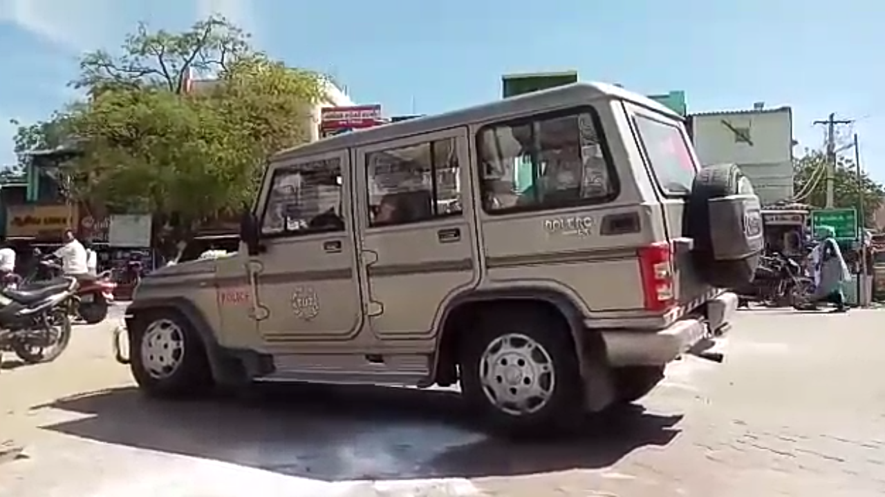 thoothukudi near vilathikulam public disturbed by abandon police jeep