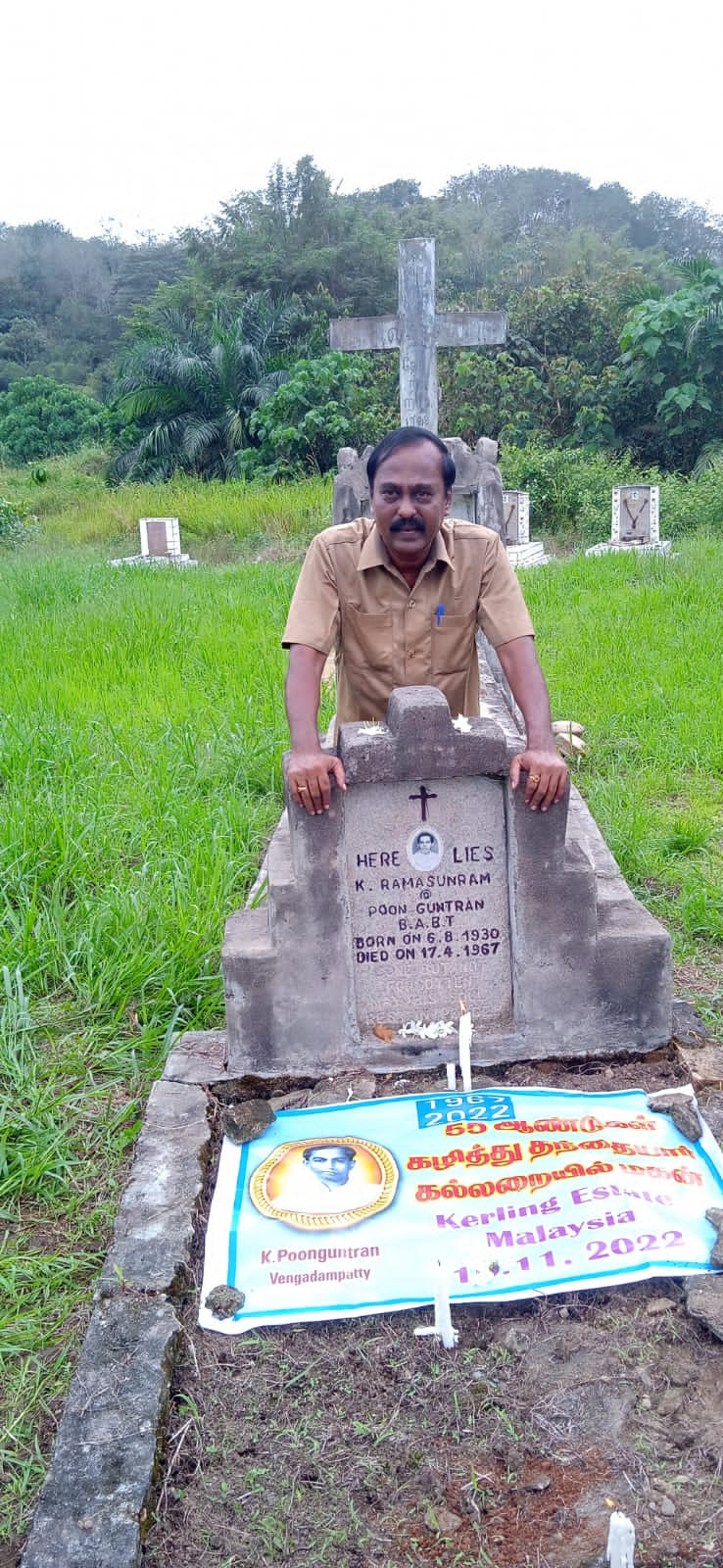 தந்தையின் கல்லறையை தேடி மலேசியா சென்ற சமூக ஆர்வலர்