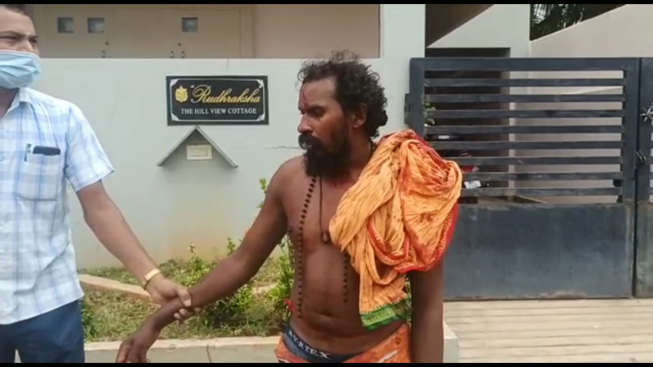 Self styled godman brandished out a knife, Russian woman retaliated in Tiruvannamalai