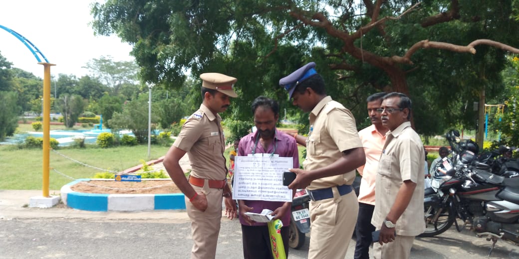 தவறான பட்டா மாற்றத்தால் மன உலைச்சல் எற்பட்ட முருகன் மாவட்ட ஆட்சியர் வளாகத்தில் போராட்டம்