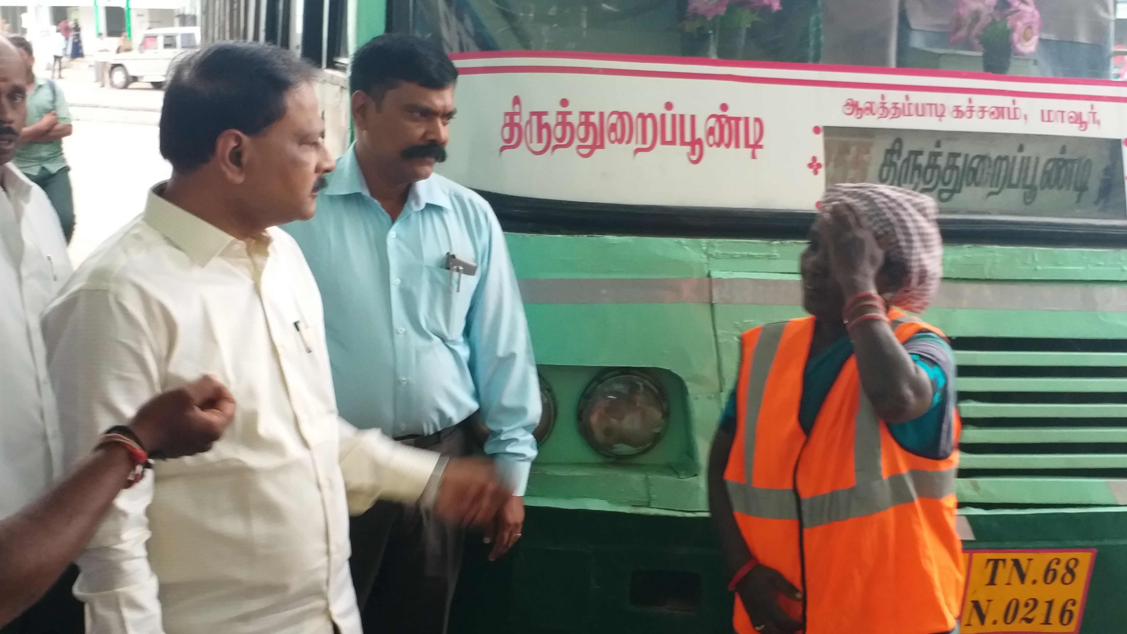 cleaning #inspection #tiruvarur  அரசுமருதத்துவமனை,புதிய பேருந்து நிலையத்தில் சுகாதார ஆய்வு  cleaning inspection at government hospital and bus stand