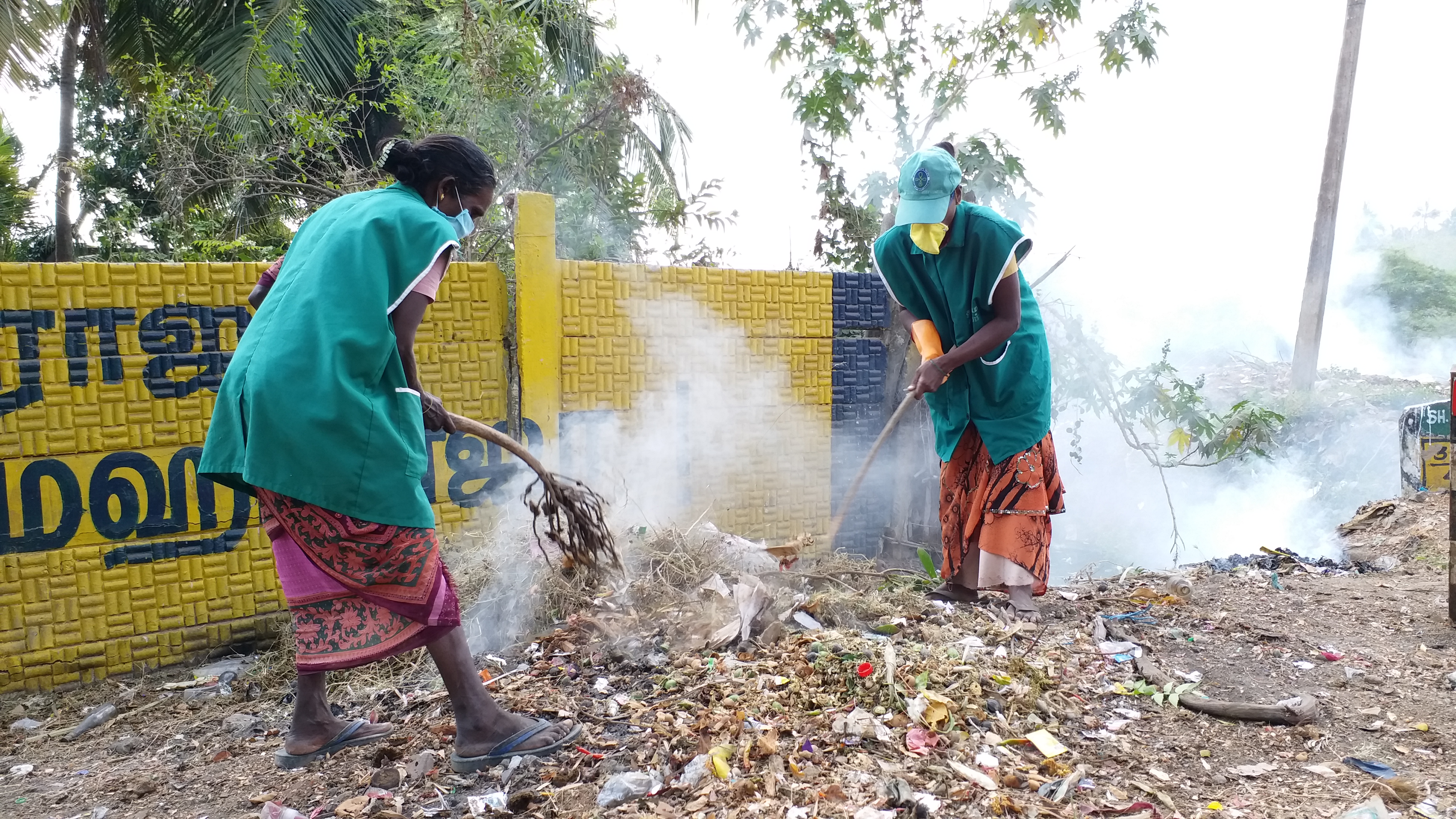 மக்களின் நலன் காக்கும் தூய்மை காவலர்கள்