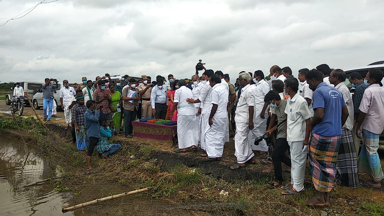 கூட்டுறவு துறை அமைச்சர் ஐ.பெரியசாமி