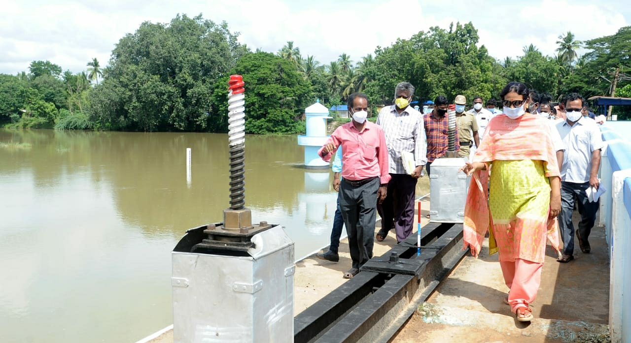 வெள்ள பாதுகாப்பு முன்னெச்சரிக்கை நடவடிக்கைகள் குறித்து ஆட்சியர் ஆய்வு