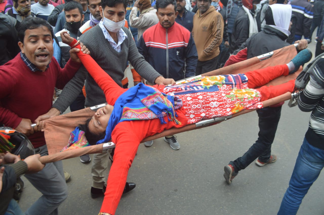 ত্ৰিপুৰাত শিক্ষকৰ প্ৰতিবাদত আৰক্ষীৰ বাধা, ১০০ গৰাকী শিক্ষকক আটক