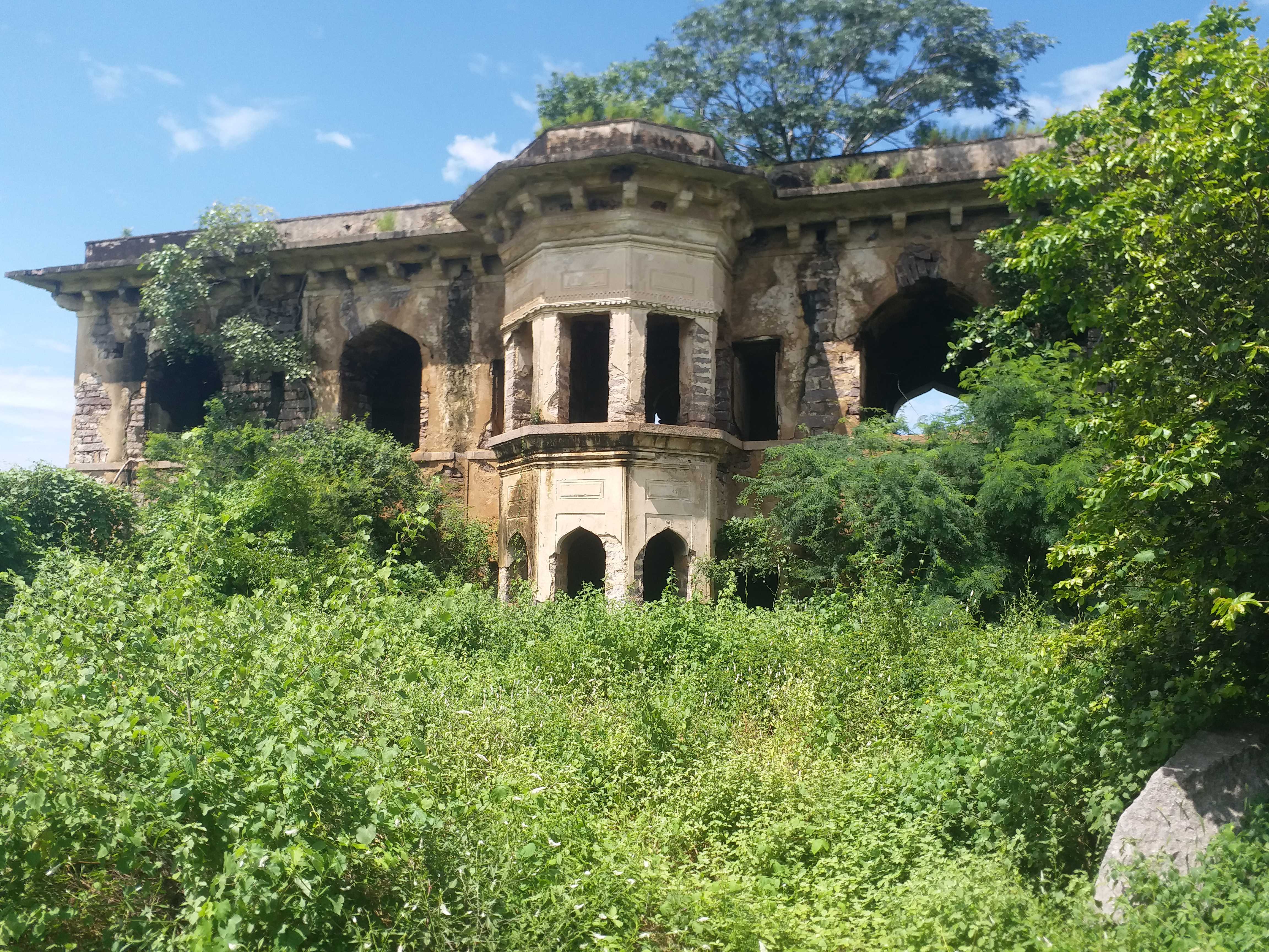 pathetic condition of mushk mahal in hyderabad