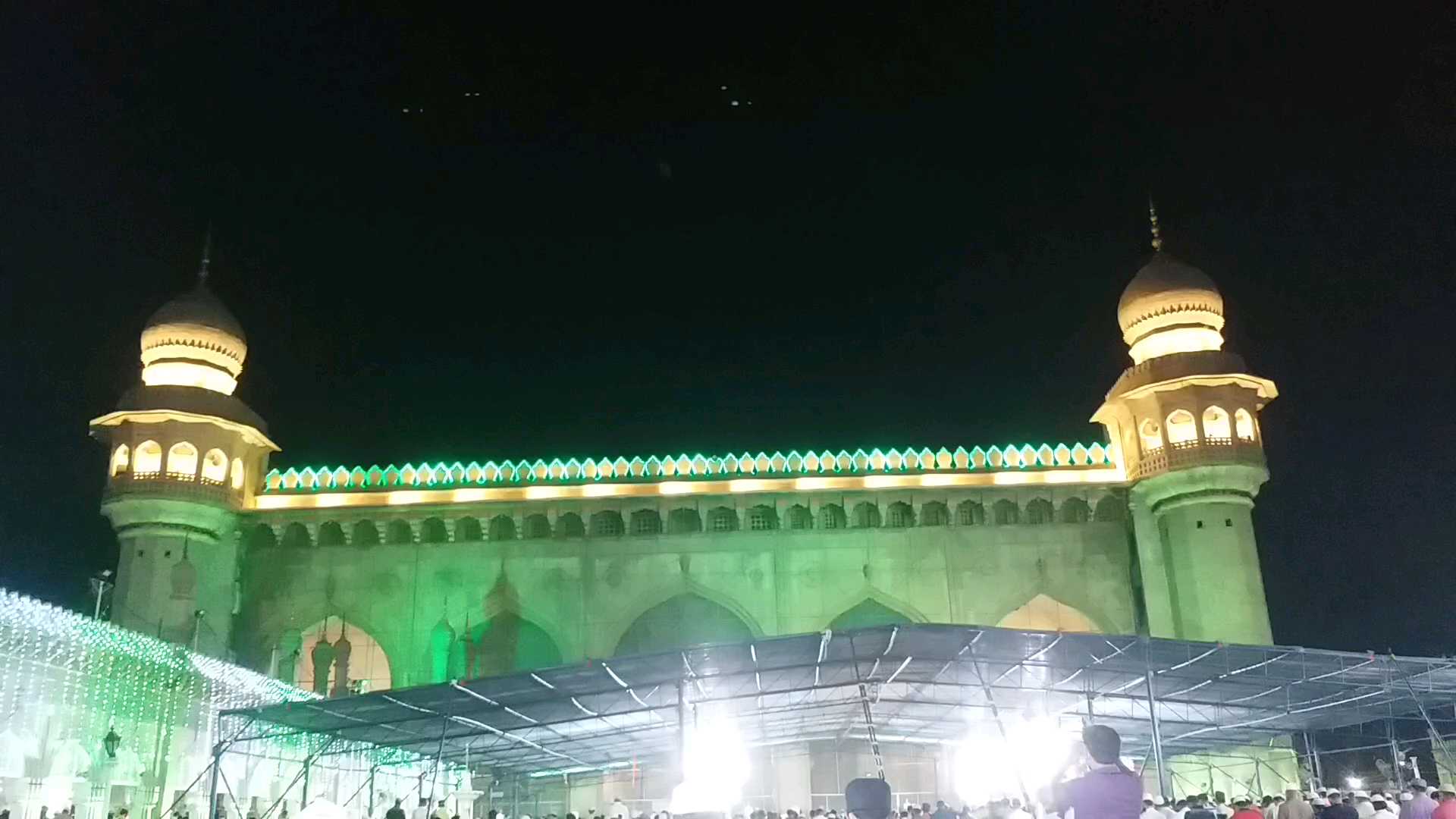 taraweeh namaz in mecca masjid hyderabad