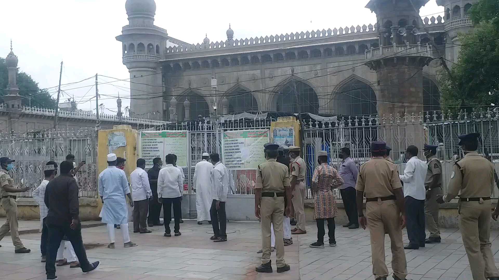 only 50 worshipers offered friday prayers at the mecca mosque