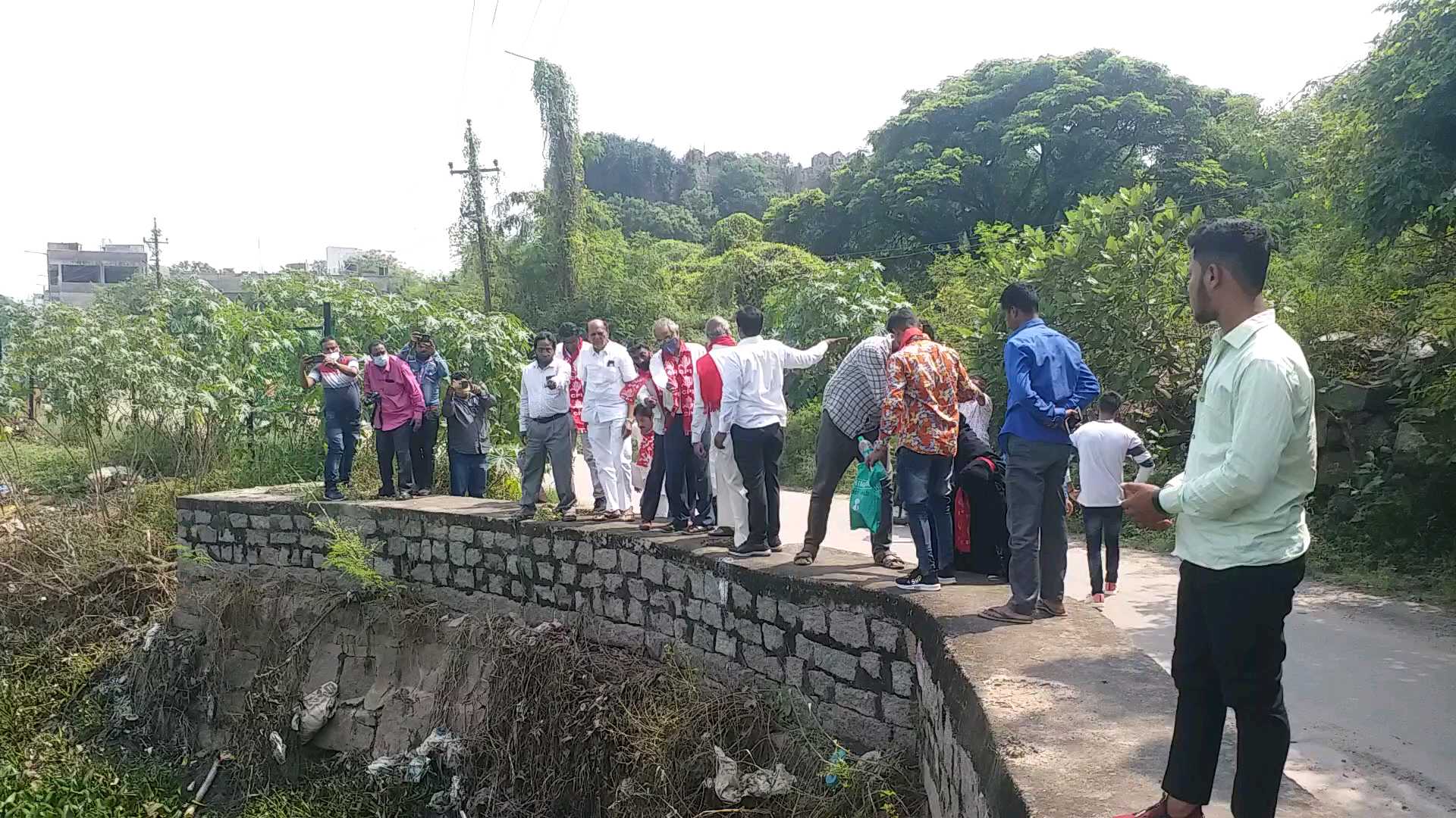 CPI leaders visited the pond in hyderabad