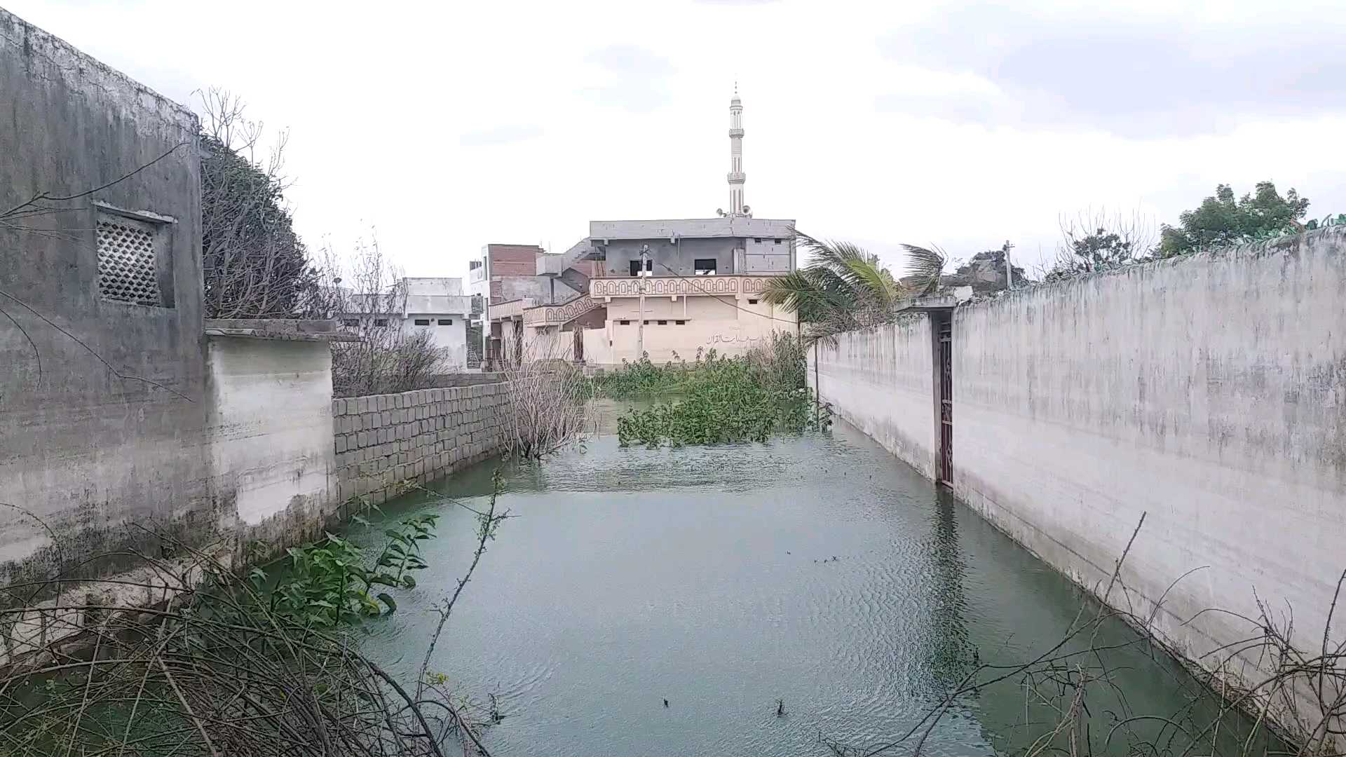 locals facing problems due to worst drainage system in osman nagar hyderabad