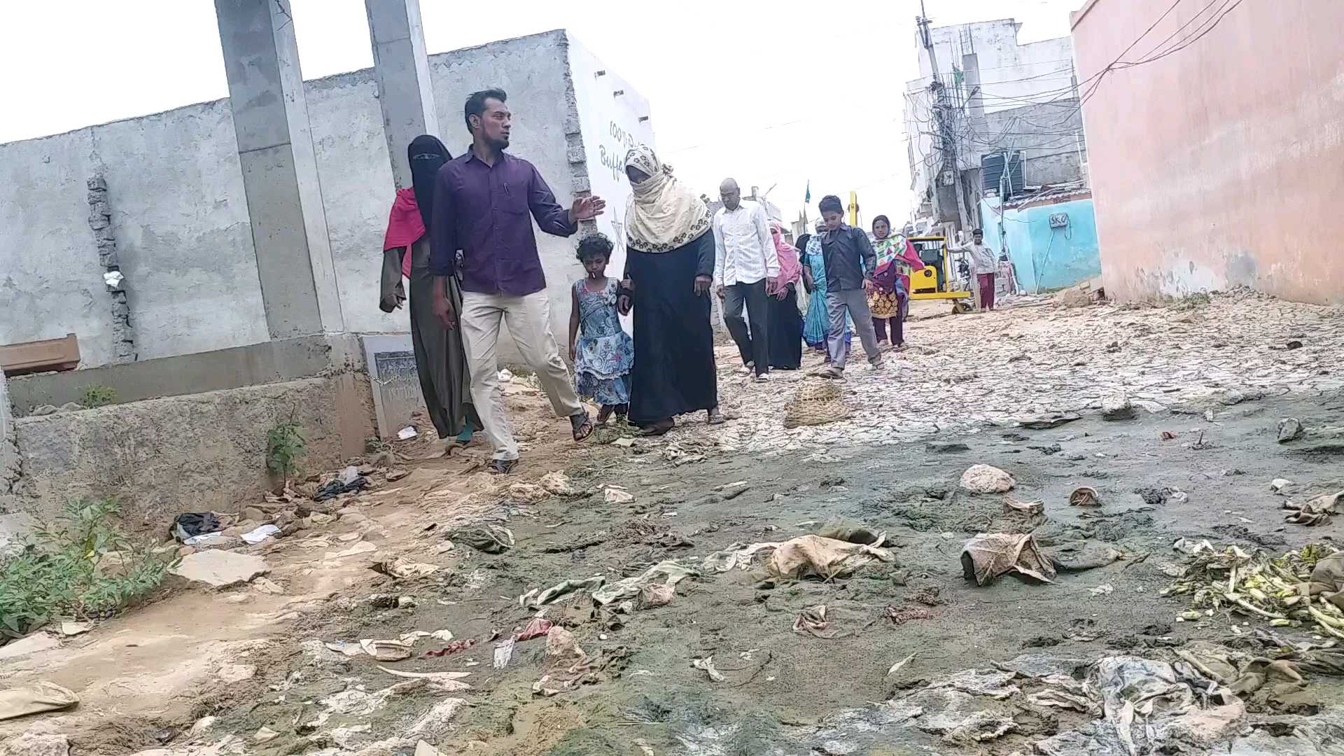 locals facing problems due to worst drainage system in osman nagar hyderabad