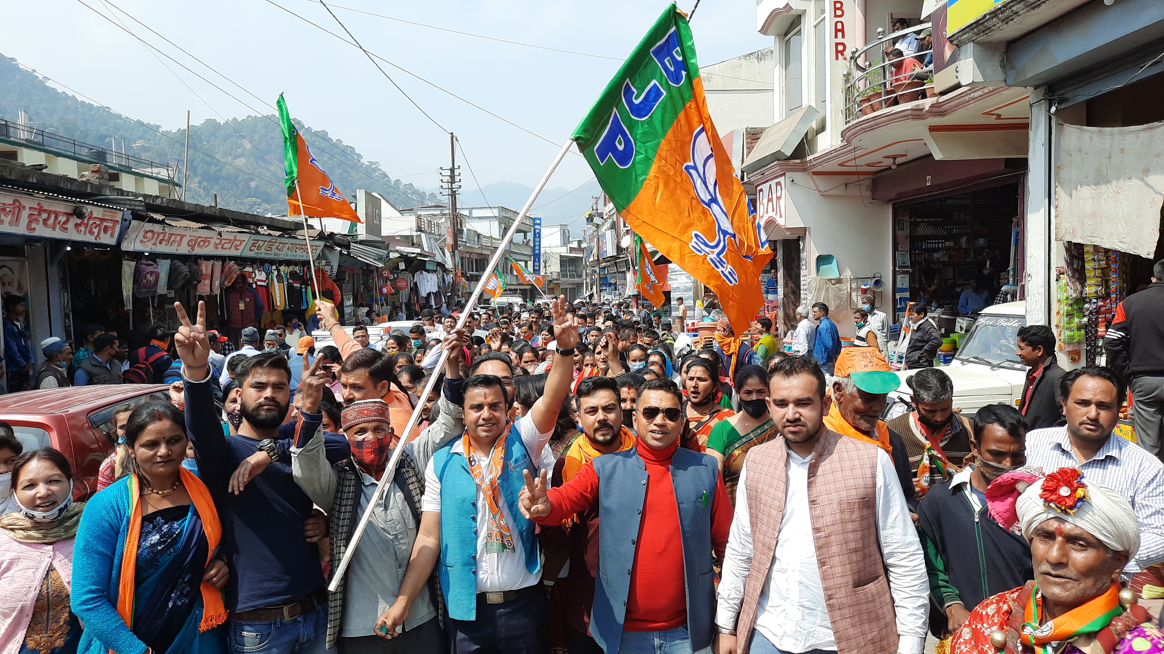 Workers welcomed BJP state president Madan Kaushik in  Bageshwar