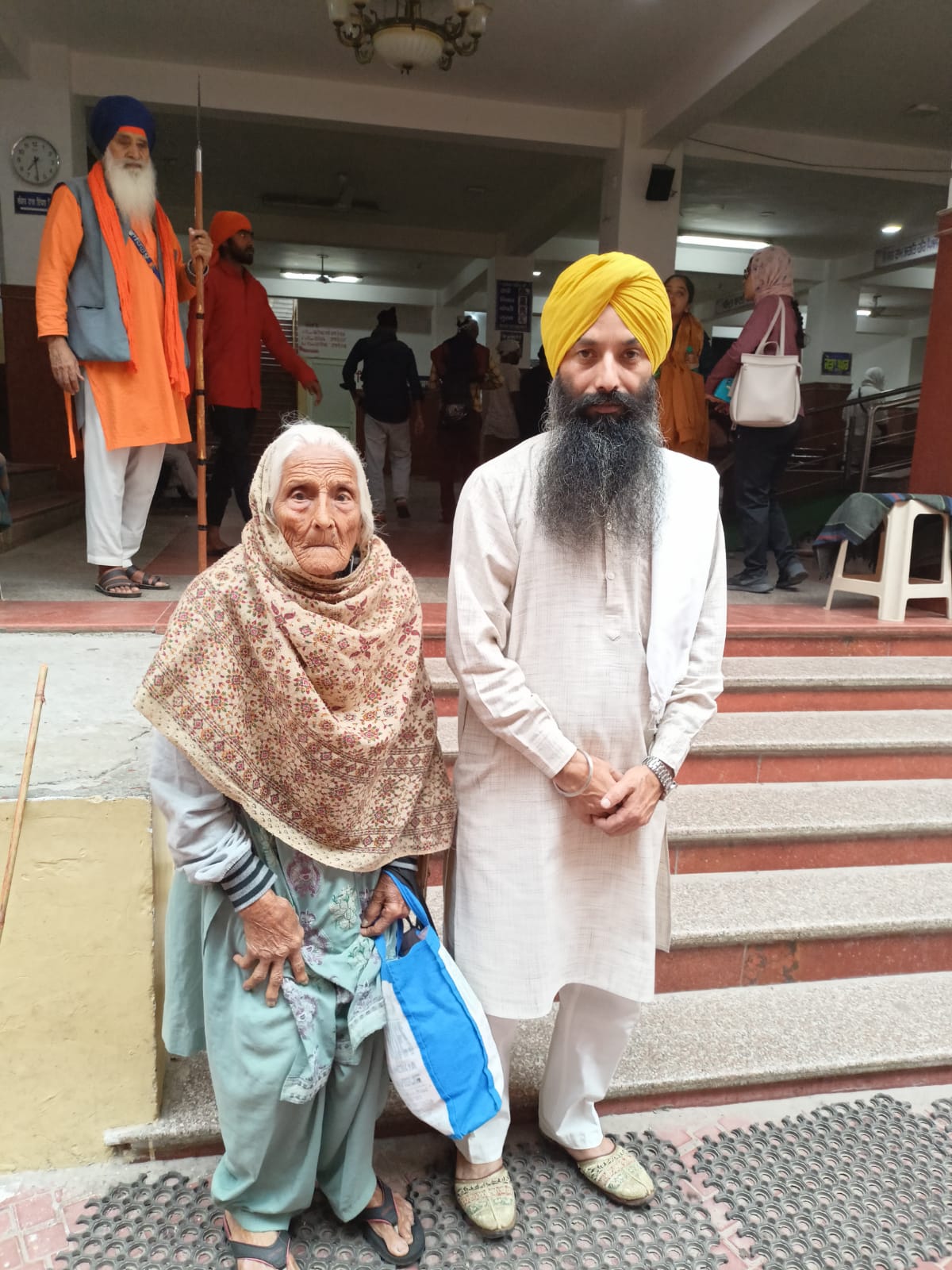 Age 97 years, bowed down in Hemukant Sahib