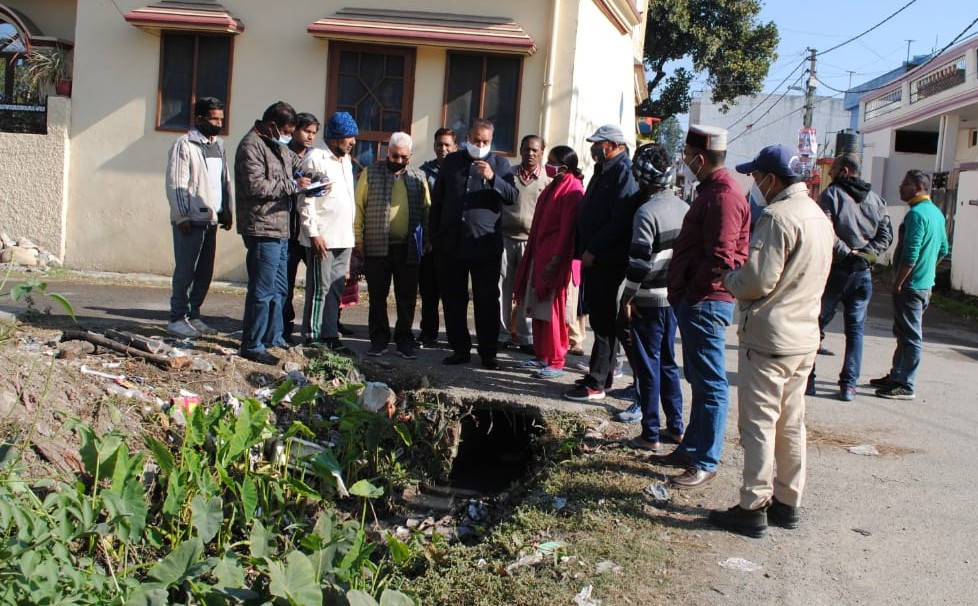 mussoorie MLA Ganesh Joshi listen to people's problems