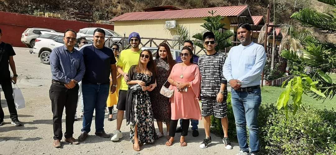 Neha Kakkar arrives in Rishikesh with husband Rohanpreet