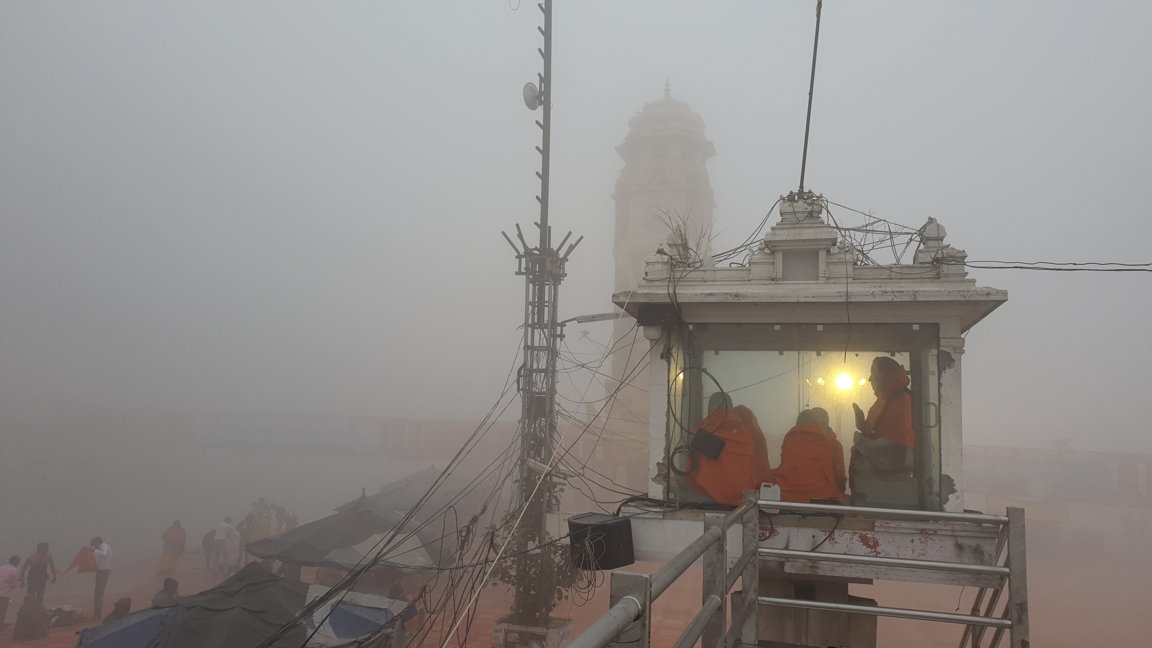 गंगा स्नान करने हरिद्वार पहुंच रहे श्रद्धालु.