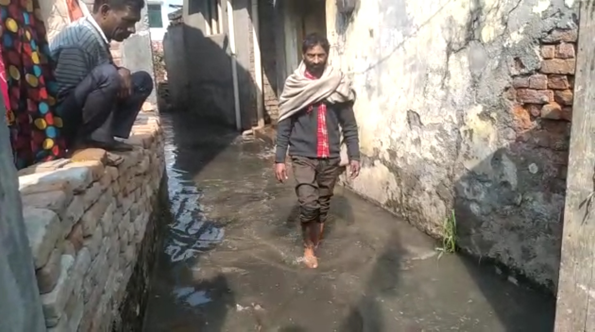 people-of-kuradi-village-worried-due-to-waterlogging-in-jhabrera-assembly