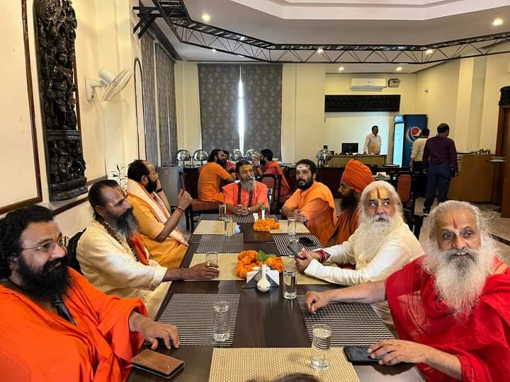 sadhu-saints meeting-at-hotel