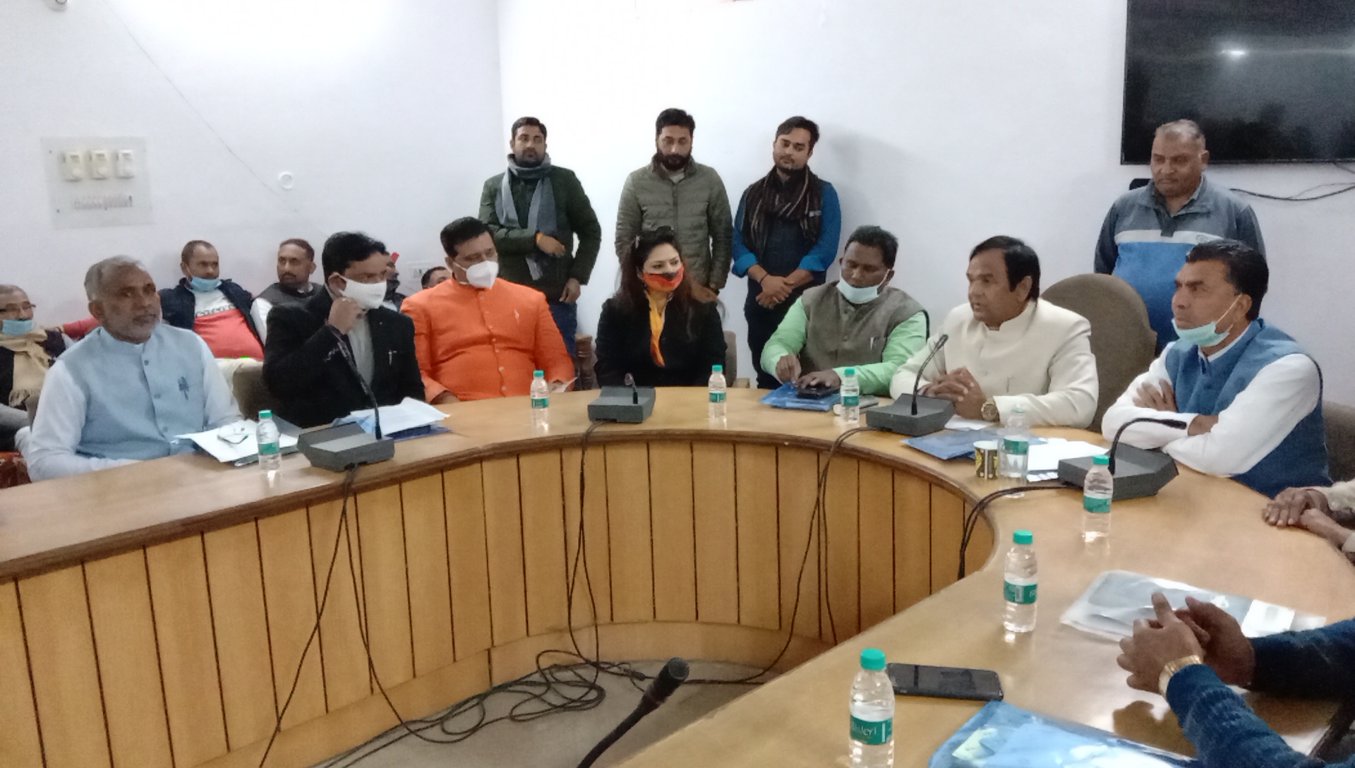 ruckus in Haridwar District Panchayat Boards last meeting