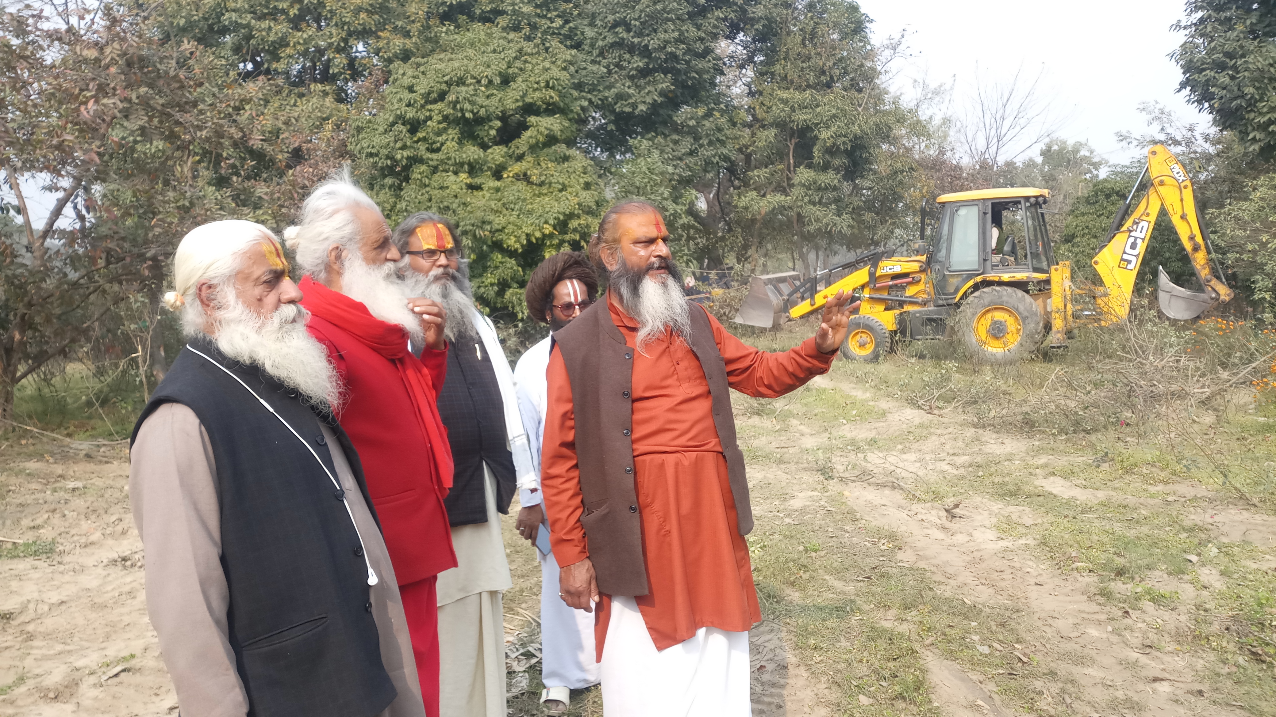 बैरागी अखाड़ों की नाराजगी के बाद हटाया गया अतिक्रमण.