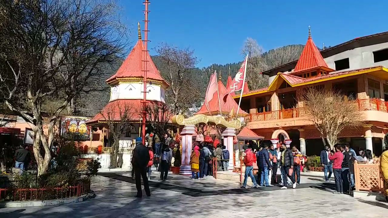 large number of tourists reached Naina Devi temple on the occasion of New Year