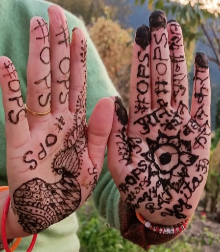 pauri women mehndi