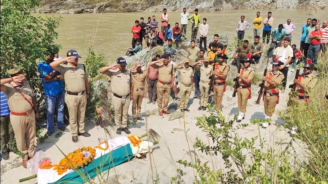 Naveen cremated in his native village in Srinagar