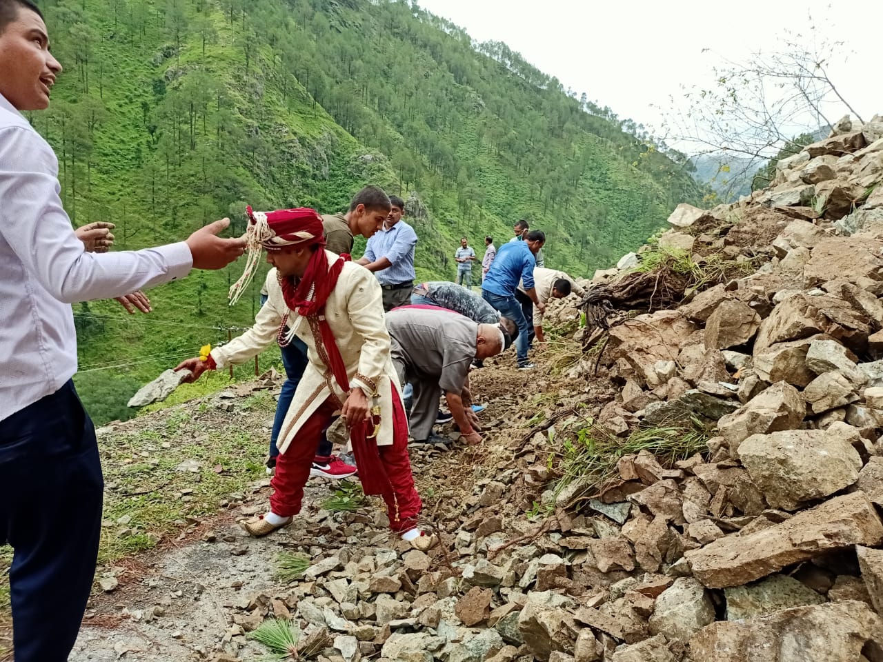 Groom opens block road