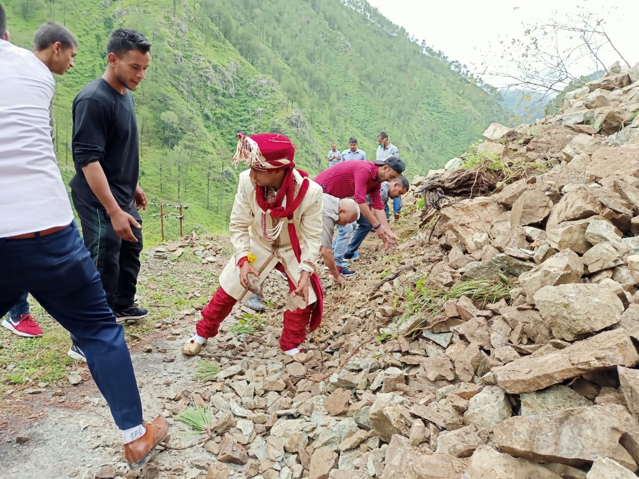 Groom opens block road