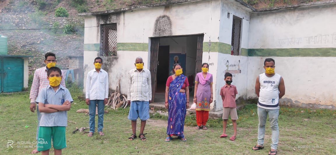 बुसैल गांव में क्वारंटीन प्रवासी.