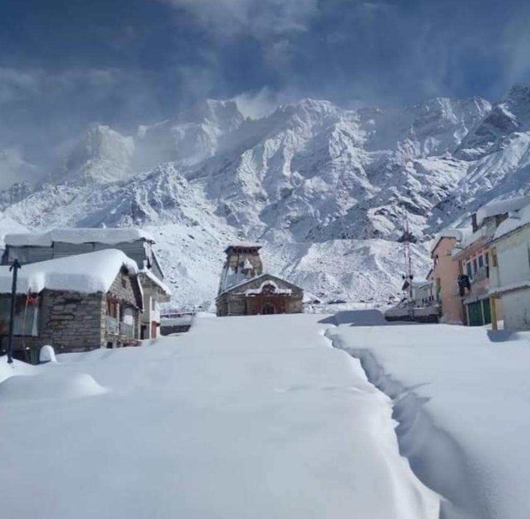 Heavy snowfall in Uttarakhand
