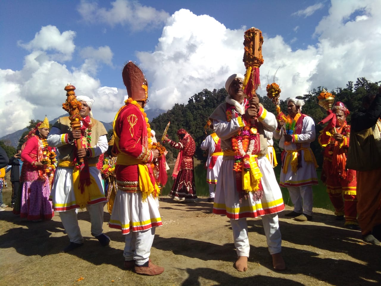 Pandavas took ganga sanan at Deoriatal on the beats of Dhol Damaun