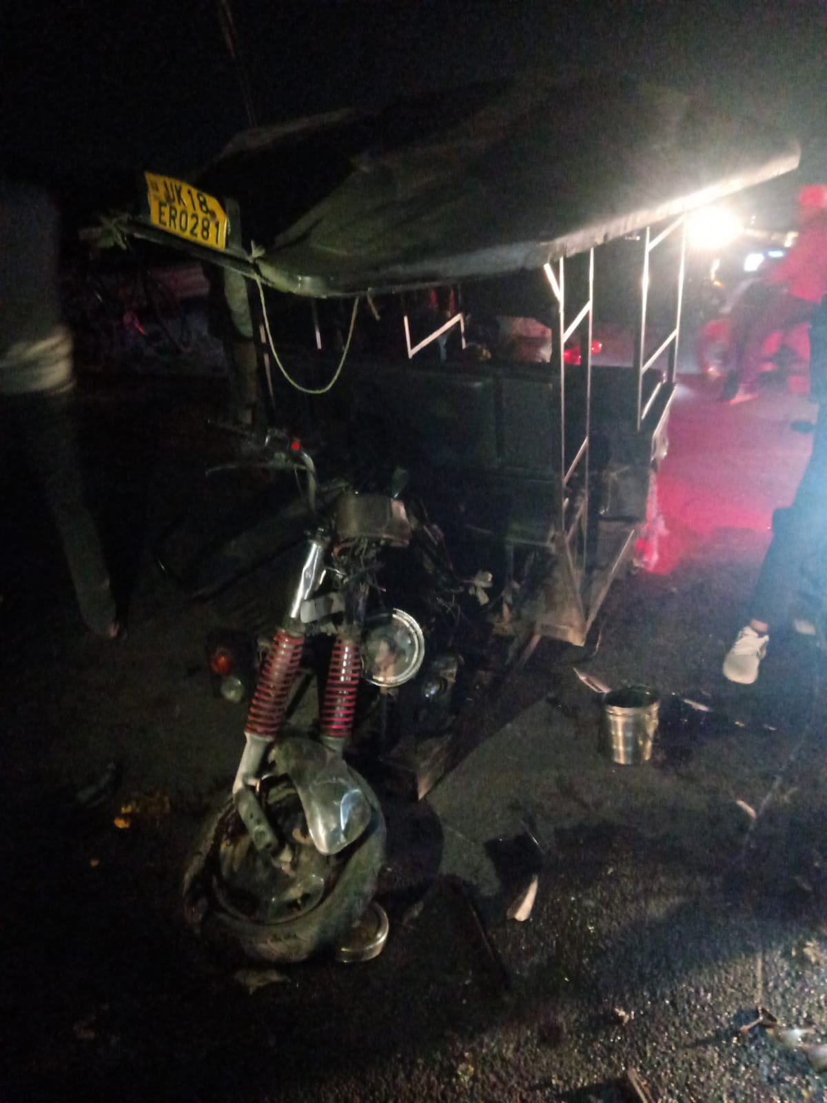 Car and e-rickshaw collide