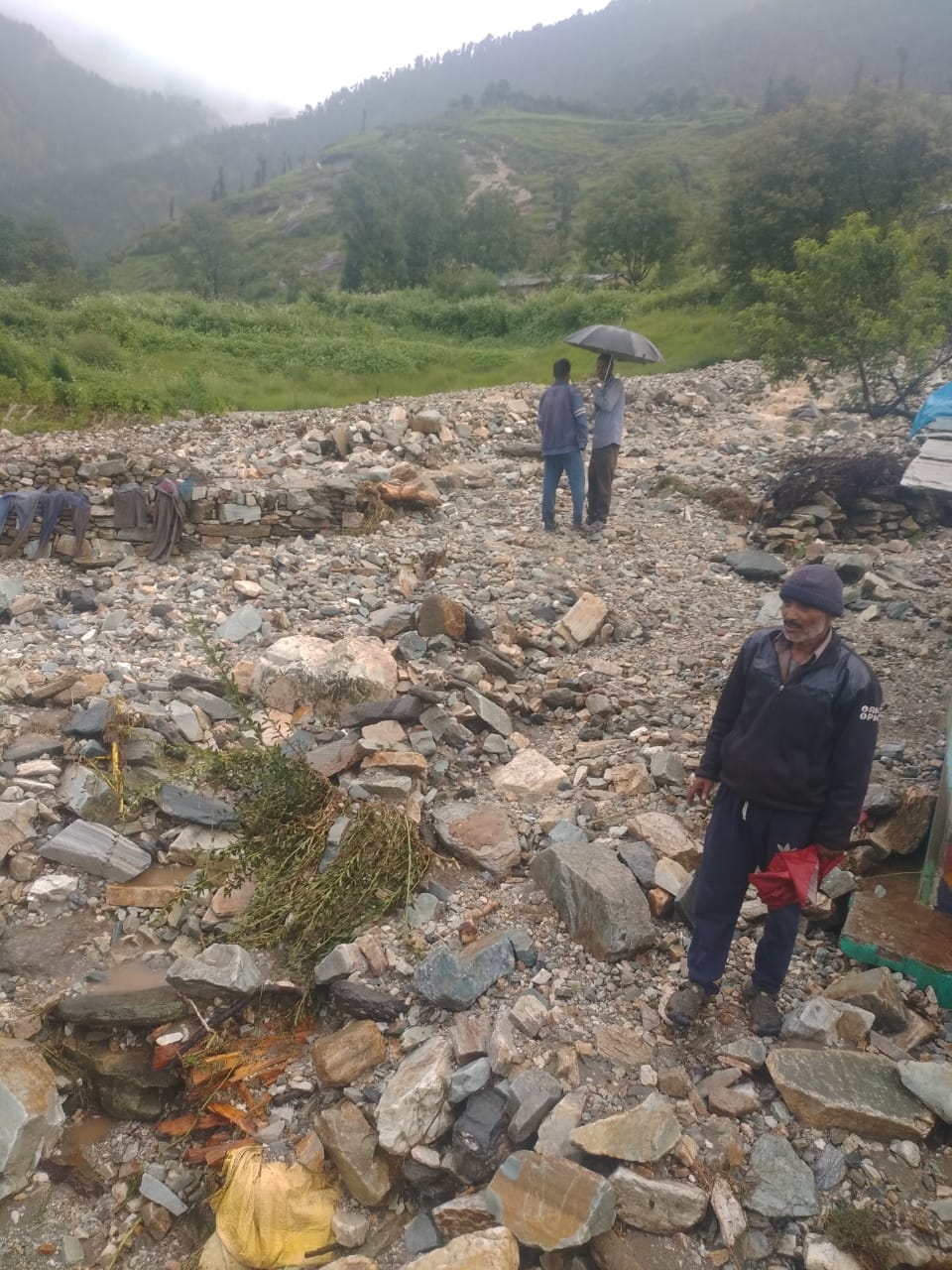 three death and many injured due to landslide